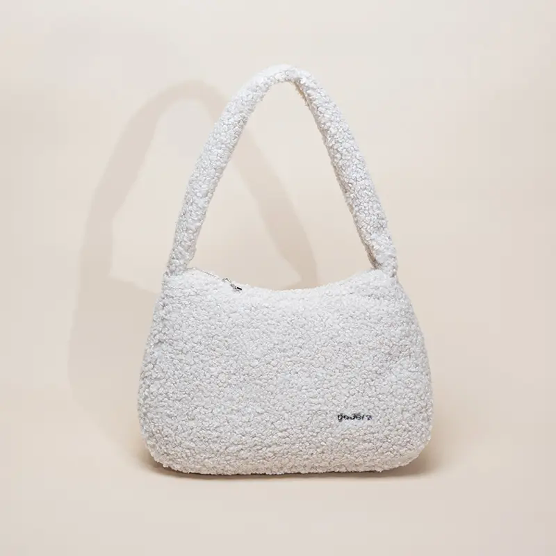 Paano ang isang plush underarm bag ay nakataas ang pang -araw -araw na istilo, pag -andar?