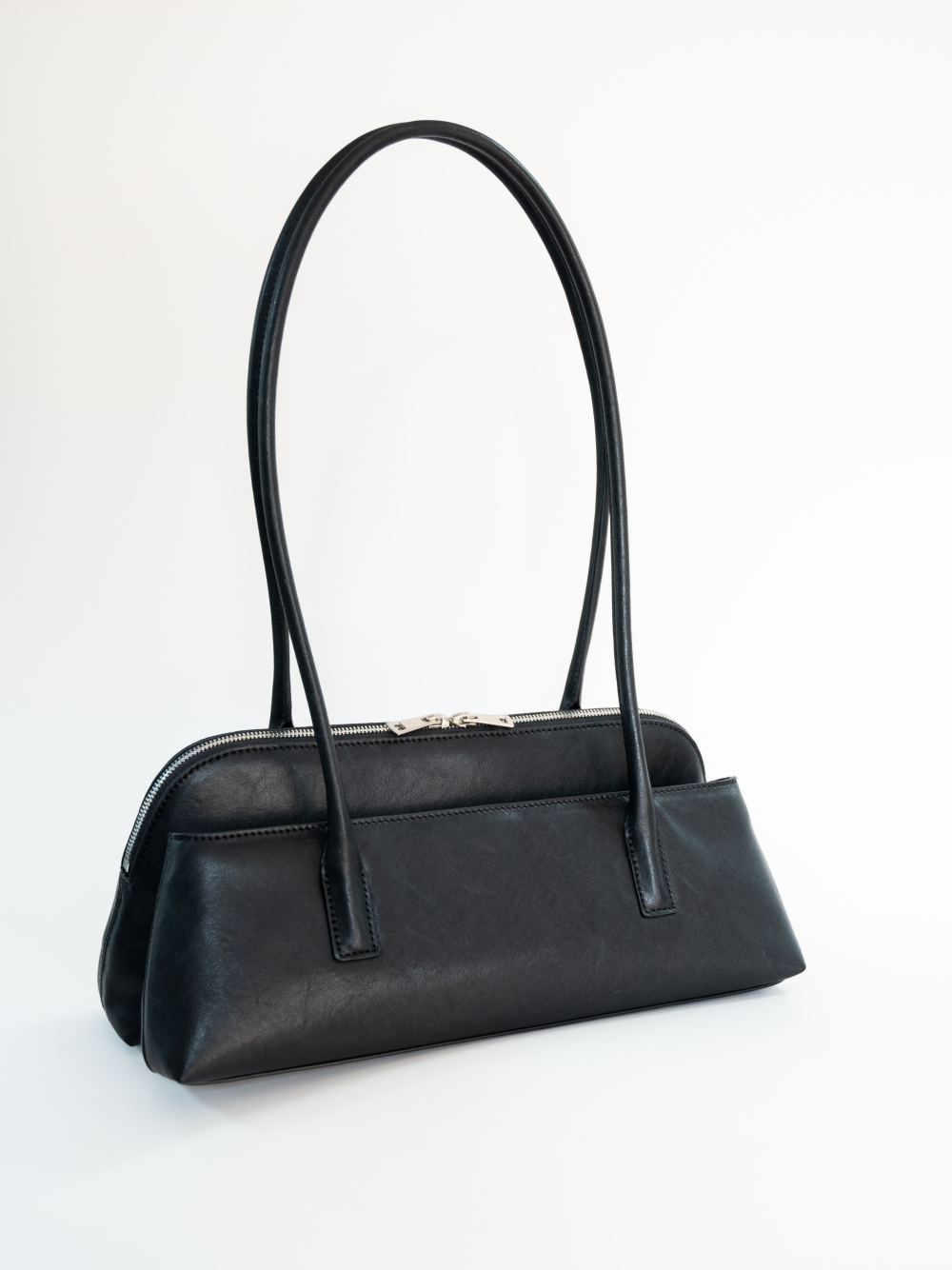 Eco-friendly at naka-istilong: Ang melanin leather tote ay nangunguna sa isang bagong trend sa urban commuting gamit ang 'magaan, matibay, minimalist na aesthetic' nito.