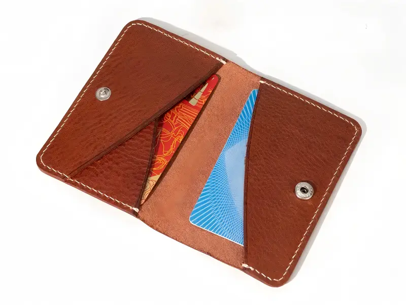 Paano tinulungan ni Godere ang isang kliyenteng Aleman sa prototyping at pagbuo ng kanilang unang custom na wallet?